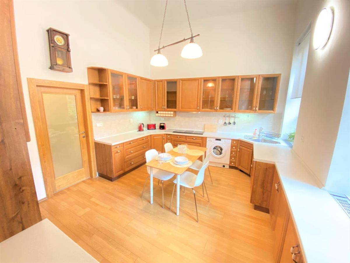 Black Eagle Apartments Prague Luaran gambar