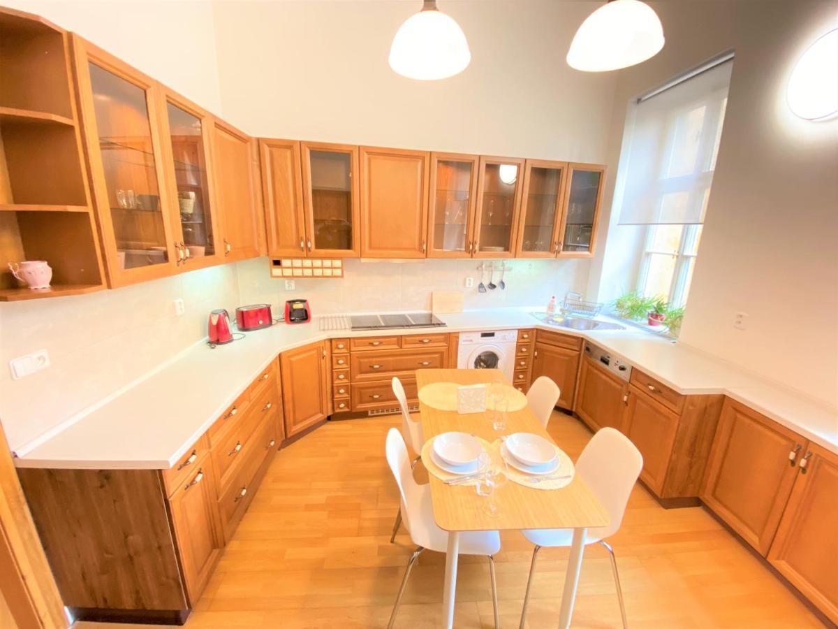 Black Eagle Apartments Prague Luaran gambar
