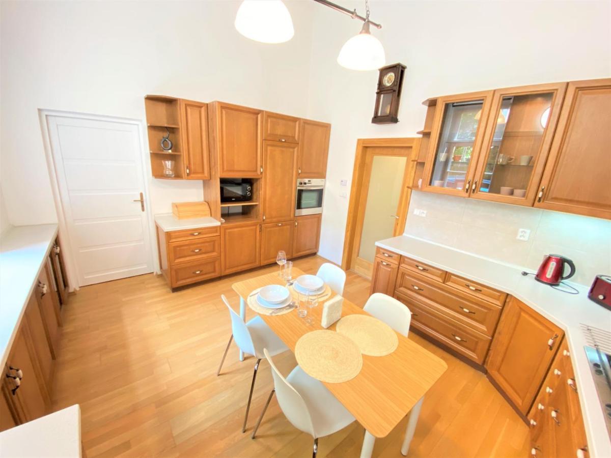 Black Eagle Apartments Prague Luaran gambar