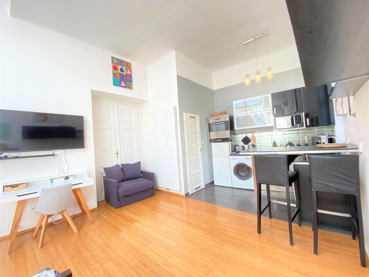 Black Eagle Apartments Prague Luaran gambar