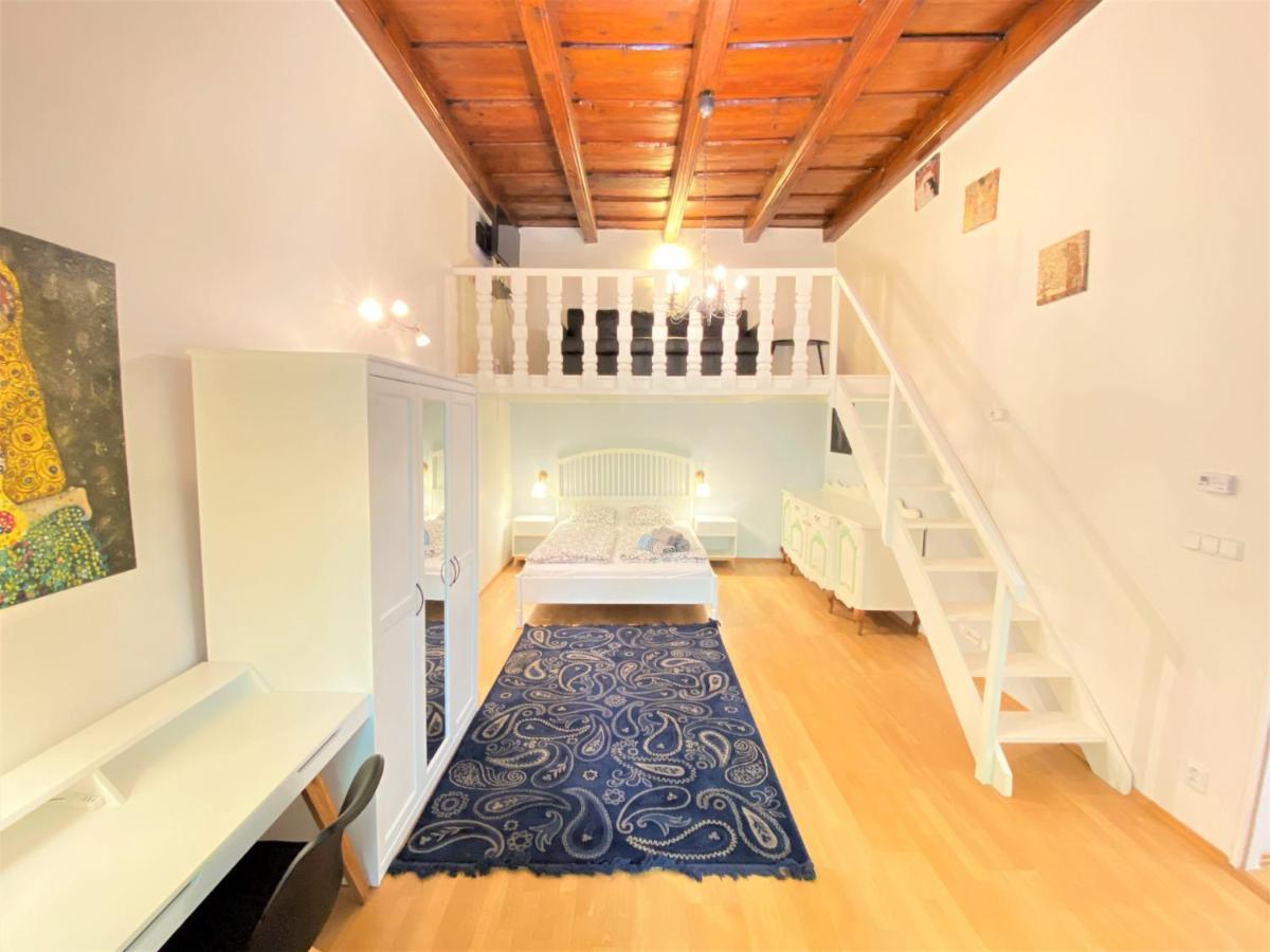 Black Eagle Apartments Prague Luaran gambar