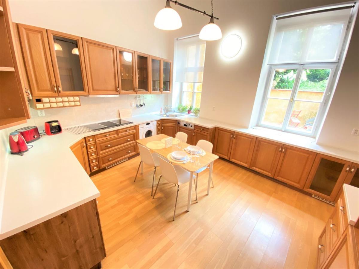 Black Eagle Apartments Prague Luaran gambar