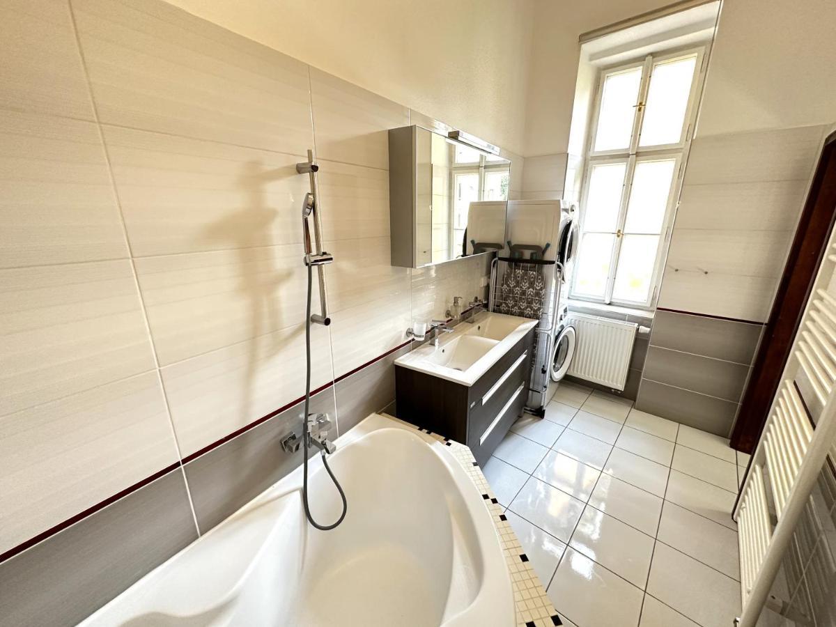Black Eagle Apartments Prague Luaran gambar