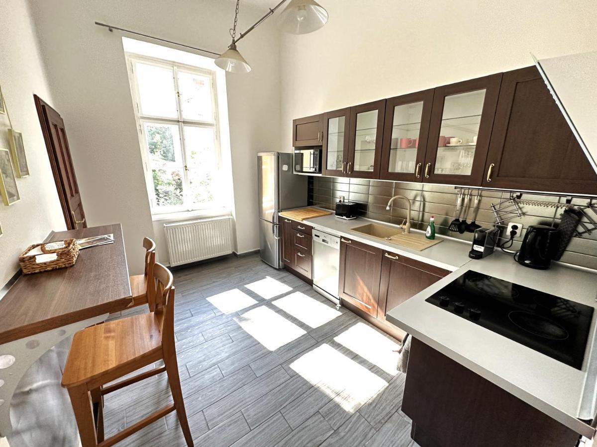 Black Eagle Apartments Prague Luaran gambar