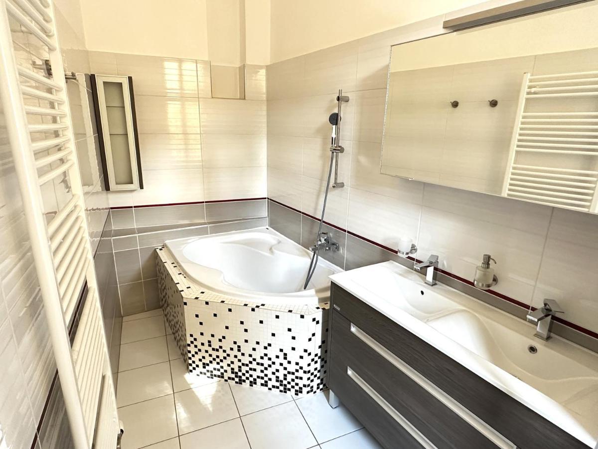 Black Eagle Apartments Prague Luaran gambar